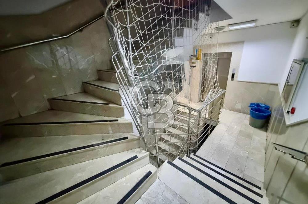 CADDE ÜZERİ TOPLU ULAŞIM MERKEZİ KONUM 3000M2 KOMPLE KİRALK BİNA