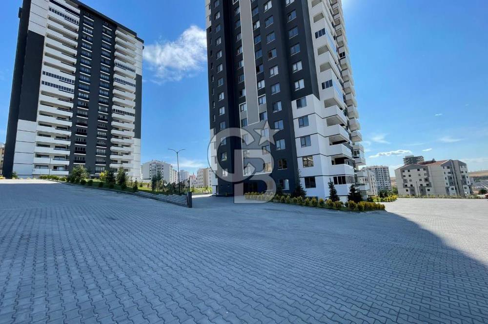 2 BLOKLU SİTEDE 7/24 GÜVENLKLİ ORTA KAT LÜX YAPILI MASRAFSIZ 4+1