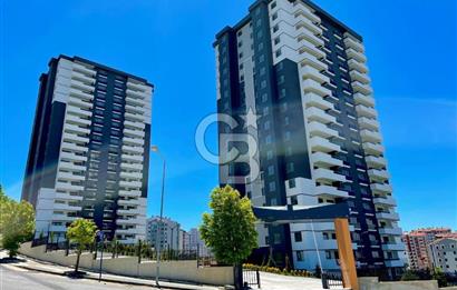 2 BLOKLU SİTEDE 7/24 GÜVENLKLİ ORTA KAT LÜX YAPILI MASRAFSIZ 4+1