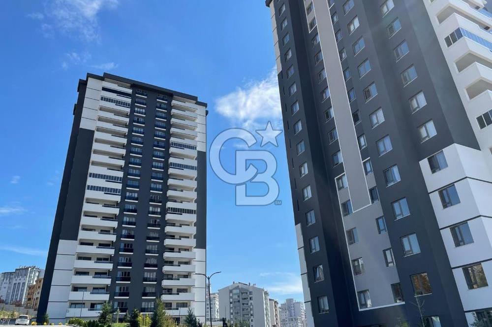 2 BLOKLU SİTEDE 7/24 GÜVENLKLİ ORTA KAT LÜX YAPILI MASRAFSIZ 4+1