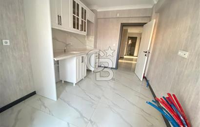 CADDE YAKINI ASANSÖRLÜ İSKANLI YENİ BİNADA KATTA SIFIR 3+1