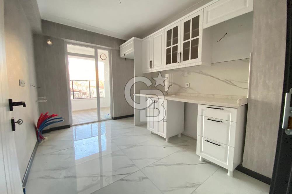 CADDE YAKINI ASANSÖRLÜ İSKANLI YENİ BİNADA KATTA SIFIR 3+1