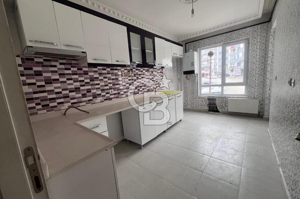 CADDE ÜZERİ ÖN CEPHE ASANSÖRLÜ GENİŞ BALKONLU 2+1 KAT KONUMUNDA