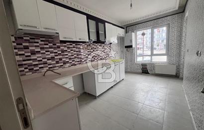 CADDE ÜZERİ ÖN CEPHE ASANSÖRLÜ GENİŞ BALKONLU 2+1 KAT KONUMUNDA