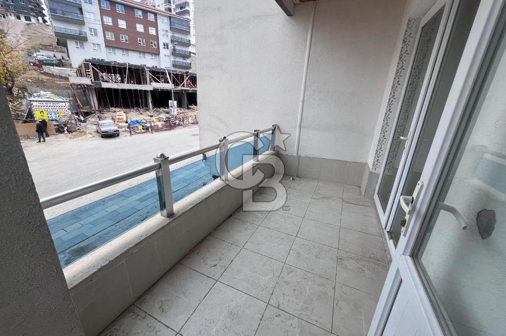 CADDE ÜZERİ ÖN CEPHE ASANSÖRLÜ GENİŞ BALKONLU 2+1 KAT KONUMUNDA