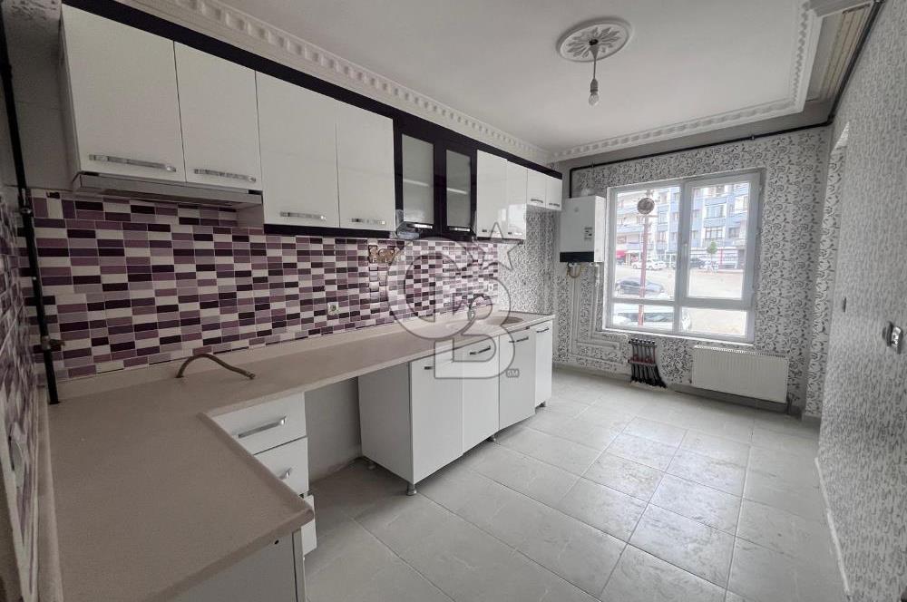 CADDE ÜZERİ ÖN CEPHE ASANSÖRLÜ GENİŞ BALKONLU 2+1 KAT KONUMUNDA