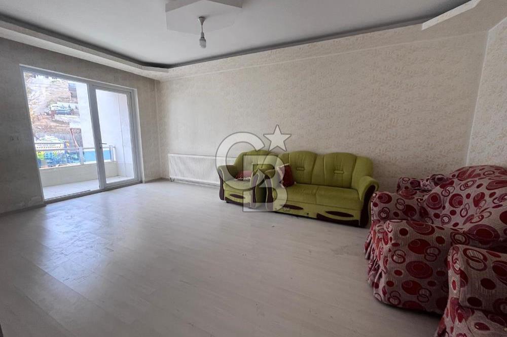 CADDE ÜZERİ ÖN CEPHE ASANSÖRLÜ GENİŞ BALKONLU 2+1 KAT KONUMUNDA