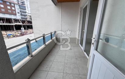 CADDE ÜZERİ ÖN CEPHE ASANSÖRLÜ GENİŞ BALKONLU 2+1 KAT KONUMUNDA