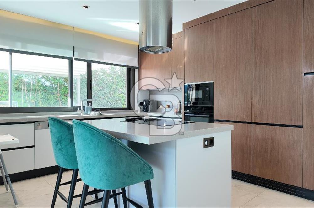 URLA KUŞÇULAR’DA MÜSTAKİL HAVUZLU, AKILLI EV SİSTEMLİ, ŞÖMİNELİ LÜKS VİLLA