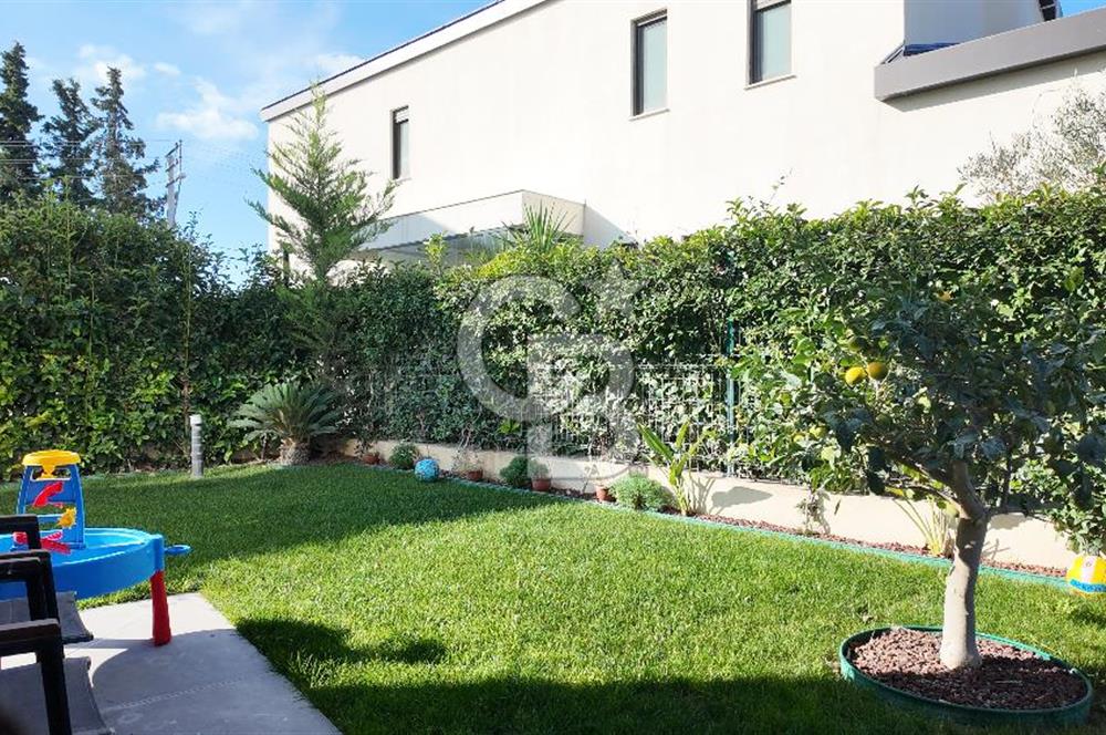 URLA KUŞÇULAR’DA MÜSTAKİL HAVUZLU, AKILLI EV SİSTEMLİ, ŞÖMİNELİ LÜKS VİLLA