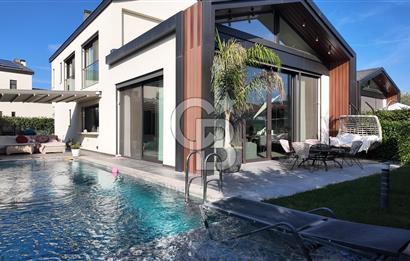 URLA KUŞÇULAR’DA MÜSTAKİL HAVUZLU, AKILLI EV SİSTEMLİ, ŞÖMİNELİ LÜKS VİLLA