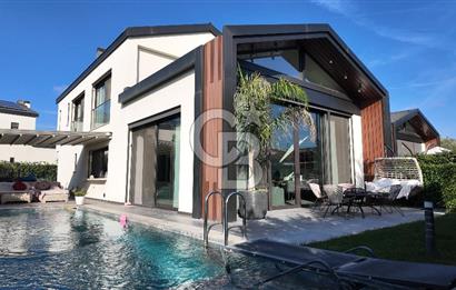 URLA KUŞÇULAR’DA MÜSTAKİL HAVUZLU, AKILLI EV SİSTEMLİ, ŞÖMİNELİ LÜKS VİLLA