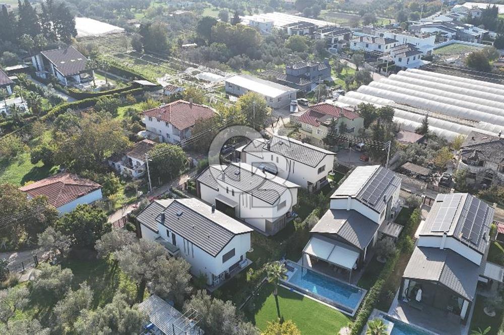 URLA KUŞÇULAR’DA MÜSTAKİL HAVUZLU, AKILLI EV SİSTEMLİ, ŞÖMİNELİ LÜKS VİLLA