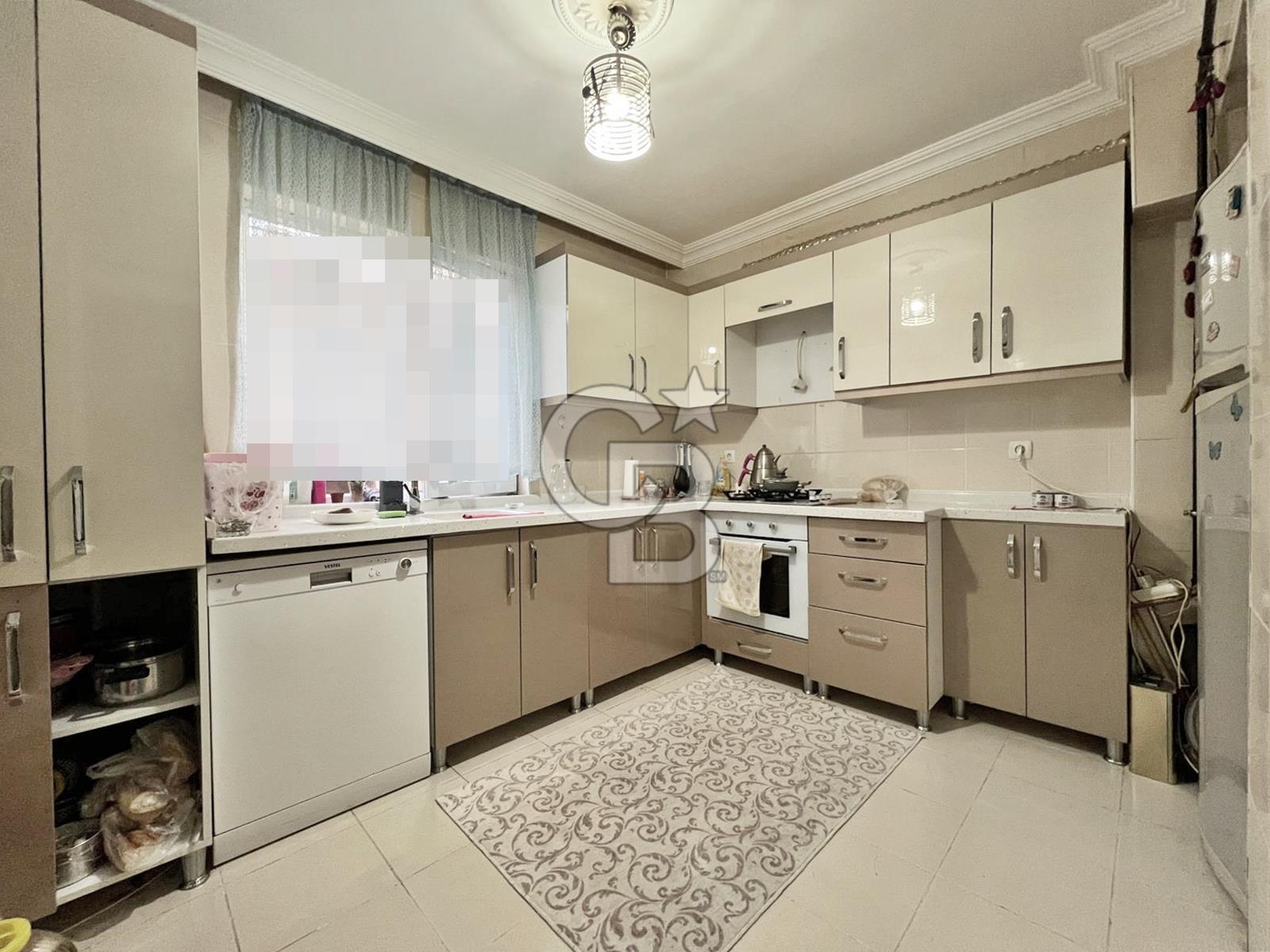 MİLLET BAHÇESİ VE SAAT KULESİ YAKINI CEPHELERİ AÇIK KAT KONUMLU 100M2 2+1 