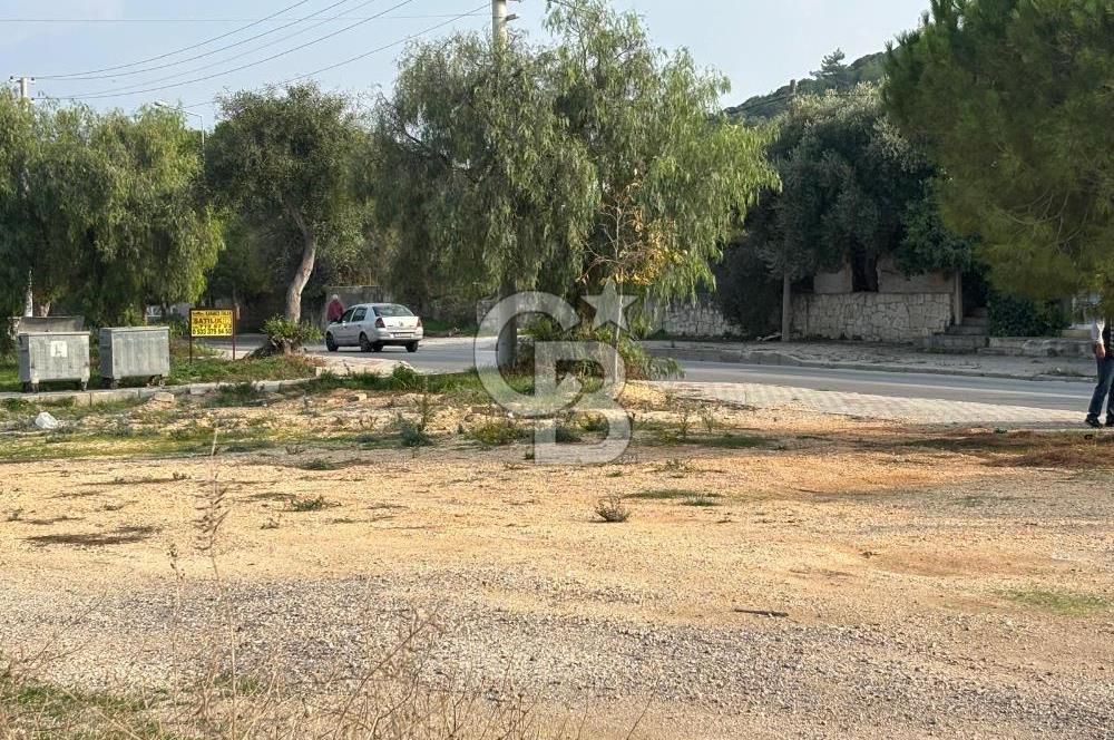 Çeşme İnönü Mahallesinde  Köşe Konumda Üç Yola Cepheli İfraz Edilebilir Satılık İmarlı Arsa