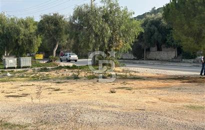 Çeşme İnönü Mahallesinde  Köşe Konumda Üç Yola Cepheli İfraz Edilebilir Satılık İmarlı Arsa