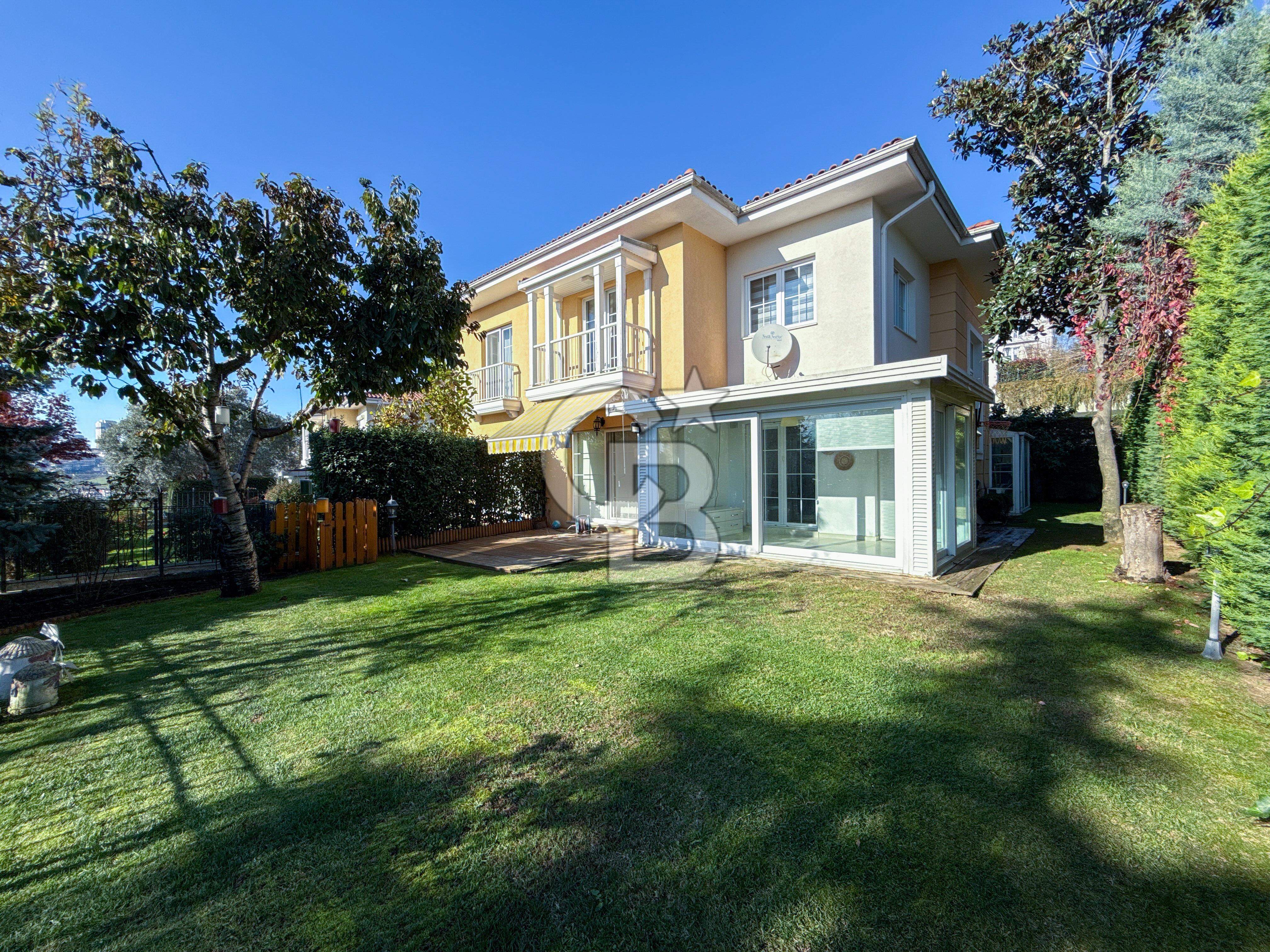 Bahçeşehir Eston Şehir 4+1 Satılık Villa