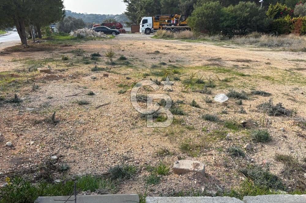 Çeşme İnönü Mahallesinde  Köşe Konumda Üç Yola Cepheli İfraz Edilebilir Satılık İmarlı Arsa