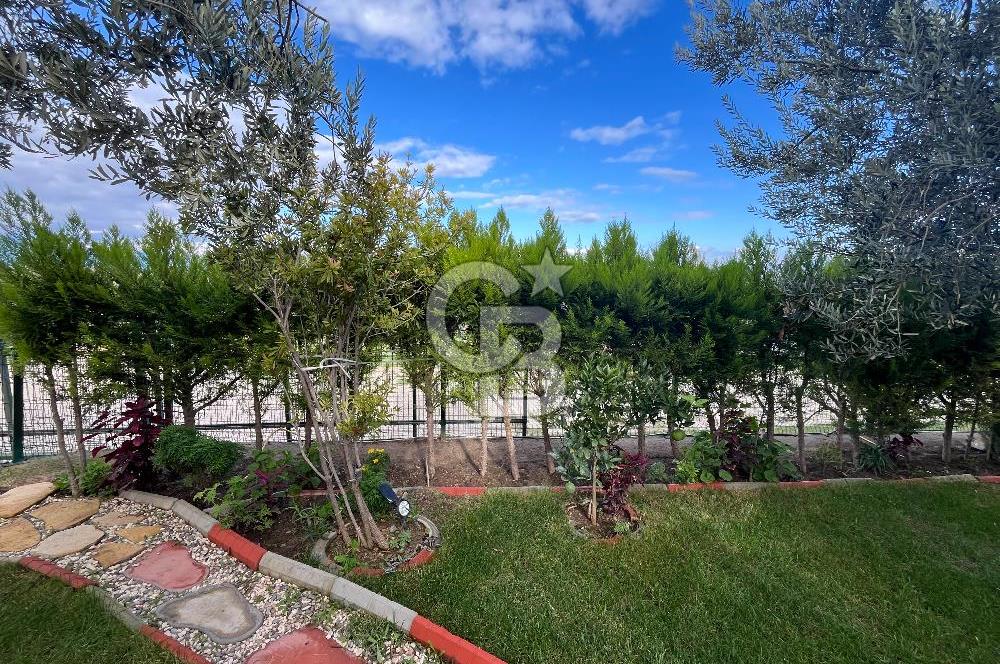 BERLİN SİTESİNDE DENİZ MANZARALI 4+1 TRİPLEKS KÖŞE VİLLA