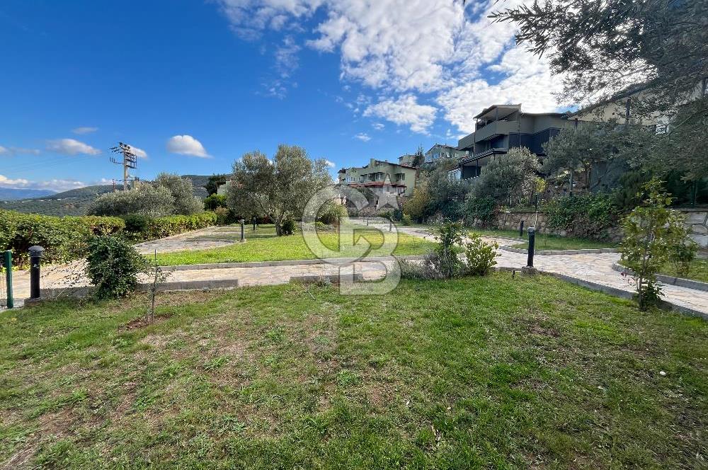 BERLİN SİTESİNDE DENİZ MANZARALI 4+1 TRİPLEKS KÖŞE VİLLA