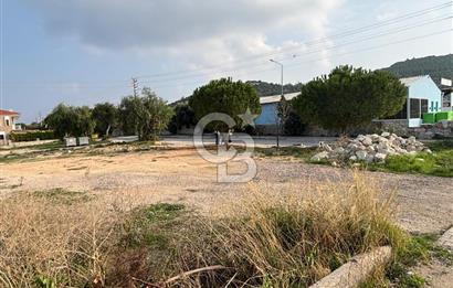 Çeşme İnönü Mahallesinde  Köşe Konumda Üç Yola Cepheli İfraz Edilebilir Satılık İmarlı Arsa