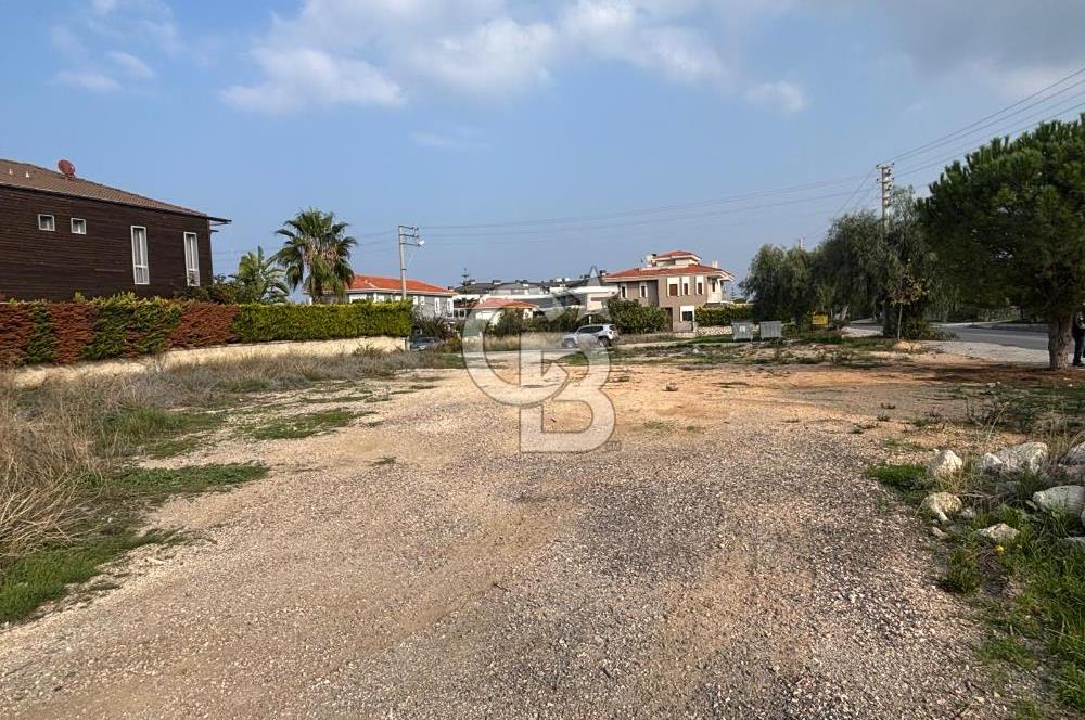 Çeşme İnönü Mahallesinde  Köşe Konumda Üç Yola Cepheli İfraz Edilebilir Satılık İmarlı Arsa