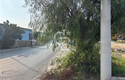 Çeşme İnönü Mahallesinde  Köşe Konumda Üç Yola Cepheli İfraz Edilebilir Satılık İmarlı Arsa