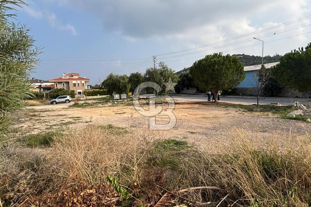 Çeşme İnönü Mahallesinde  Köşe Konumda Üç Yola Cepheli İfraz Edilebilir Satılık İmarlı Arsa