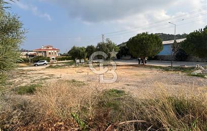 Çeşme İnönü Mahallesinde  Köşe Konumda Üç Yola Cepheli İfraz Edilebilir Satılık İmarlı Arsa