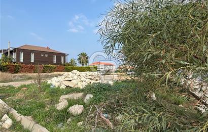 Çeşme İnönü Mahallesinde  Köşe Konumda Üç Yola Cepheli İfraz Edilebilir Satılık İmarlı Arsa