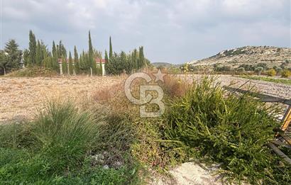 Çeşme Alaçatı’da Yatırım Değeri Yüksek Ana Yola Cepheli Satılık Tarla