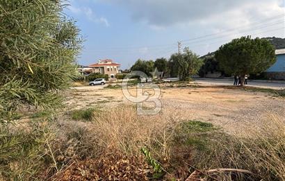 Çeşme İnönü Mahallesinde  Köşe Konumda Üç Yola Cepheli İfraz Edilebilir Satılık İmarlı Arsa