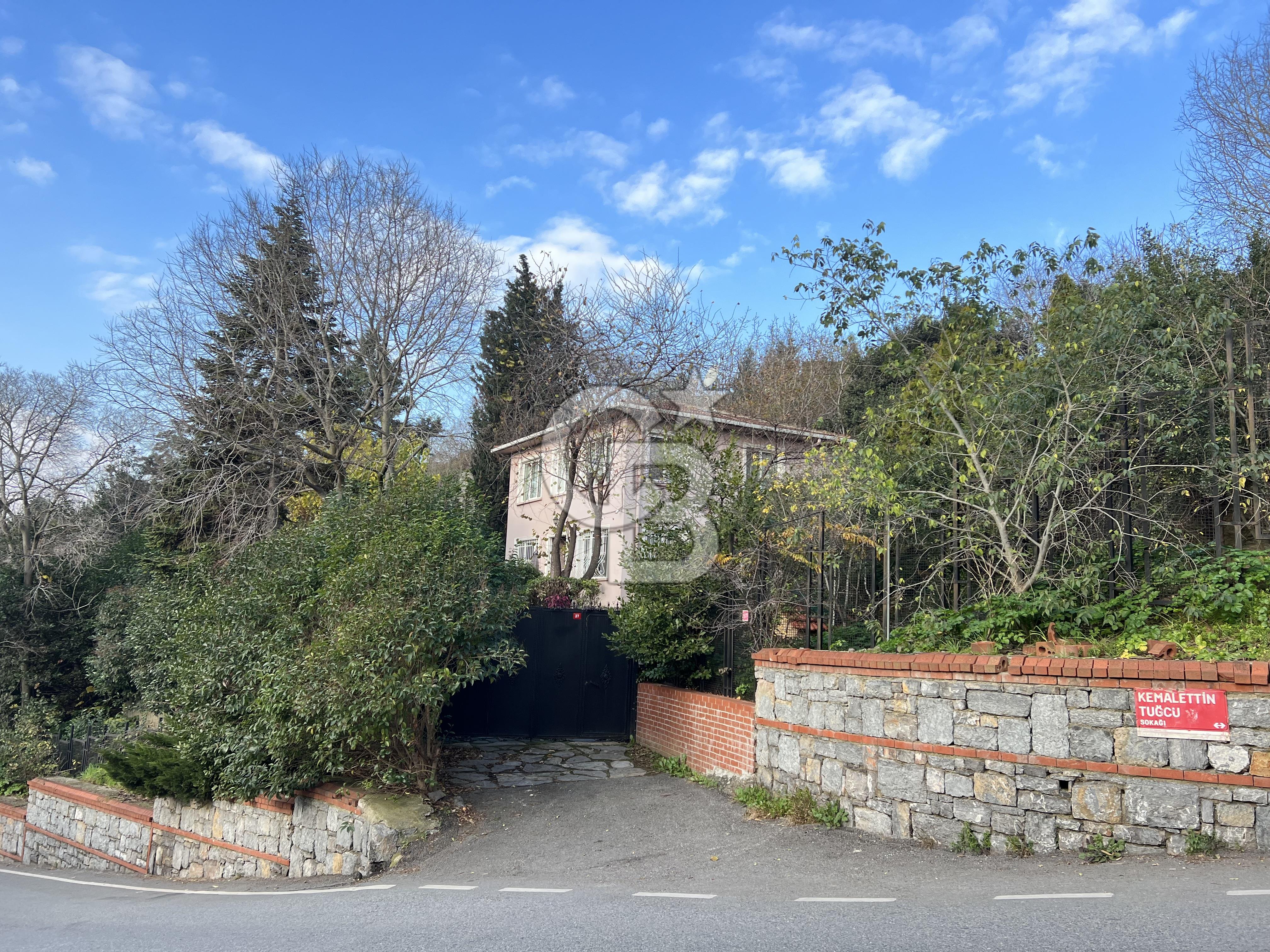 Üsküdar Çengelköy’de Satılık Müstakil Ev 