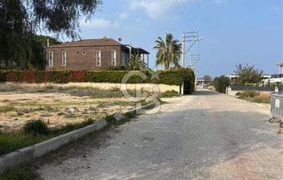 Çeşme İnönü Mahallesinde  Köşe Konumda Üç Yola Cepheli İfraz Edilebilir Satılık İmarlı Arsa