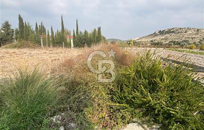 Çeşme Alaçatı’da Yatırım Değeri Yüksek Ana Yola Cepheli Satılık Tarla