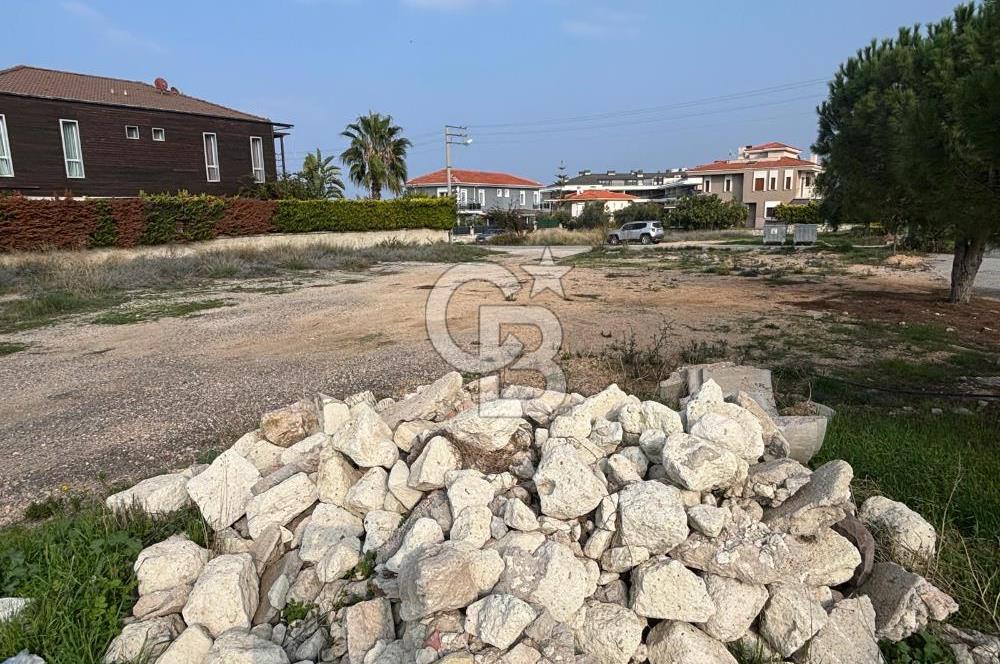Çeşme İnönü Mahallesinde  Köşe Konumda Üç Yola Cepheli İfraz Edilebilir Satılık İmarlı Arsa
