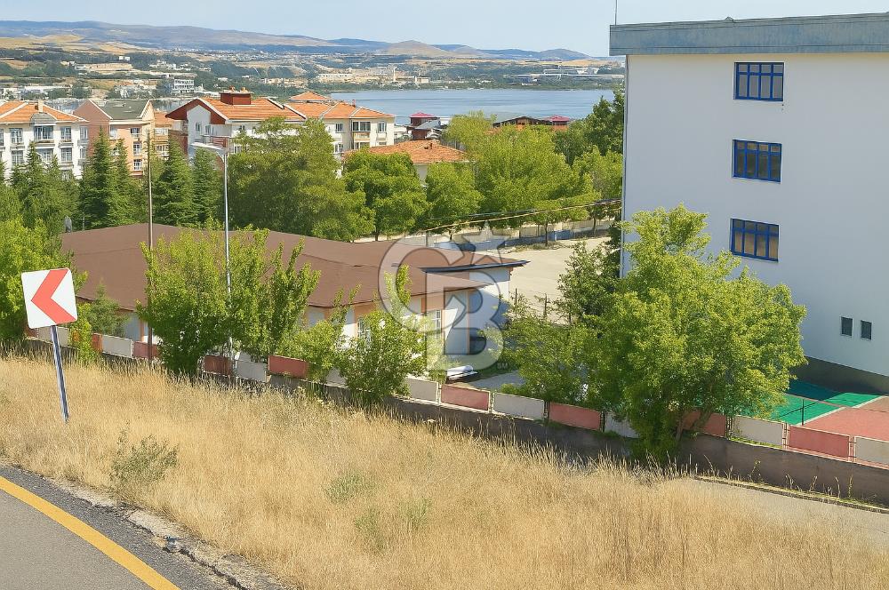 GÖLBAŞI GÜZELYALI PANORAMİK GÖL MANZARASI ORMAN SINIRI ARSA