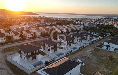 AKBÜKTE DOĞA MANZARALI, MÜSTAKİL HAVUZLU MODERN DUBLEKS VİLLA