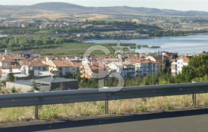 GÖLBAŞI GÜZELYALI PANORAMİK GÖL MANZARASI ORMAN SINIRI ARSA