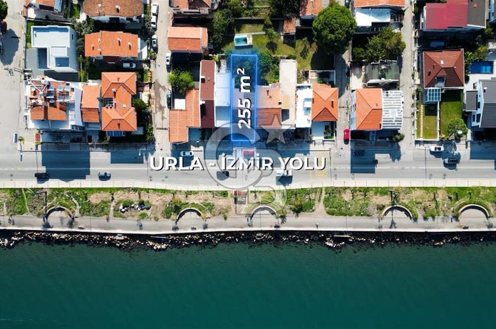 NARLIDERE GÜZELBAHÇE SAHİLİNDE SATILIK MÜSTAKİL VİLLA