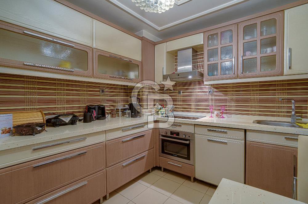 Hatay İnönü Caddesinde Geniş 4+1 Ticari Kullanıma Uygun Daire