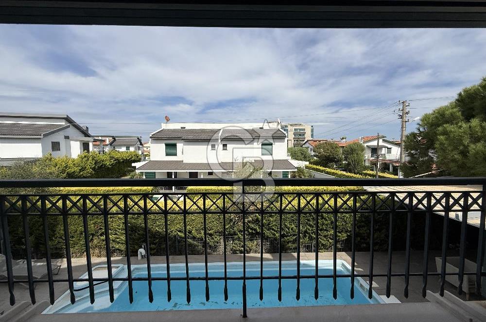 DENİZE 100 M ÇEŞME ILICA KÖŞE VİLLA/MÜSTAKİL HAVUZ & SİTE İÇİ