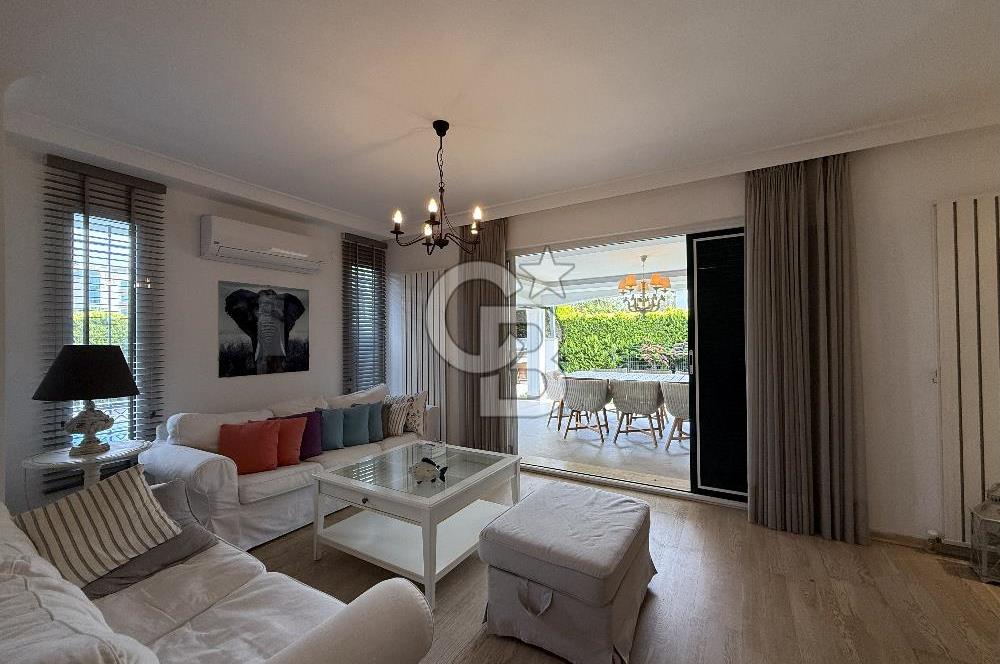 DENİZE 100 M ÇEŞME ILICA KÖŞE VİLLA/MÜSTAKİL HAVUZ & SİTE İÇİ