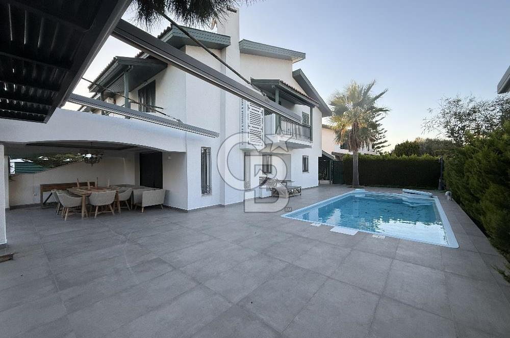 DENİZE 100 M ÇEŞME ILICA KÖŞE VİLLA/MÜSTAKİL HAVUZ & SİTE İÇİ