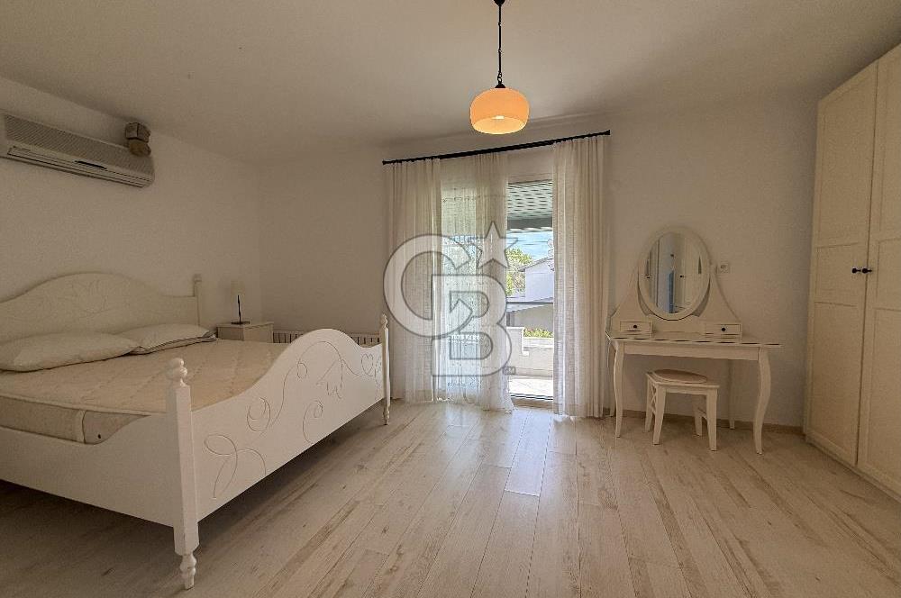 DENİZE 100 M ÇEŞME ILICA KÖŞE VİLLA/MÜSTAKİL HAVUZ & SİTE İÇİ