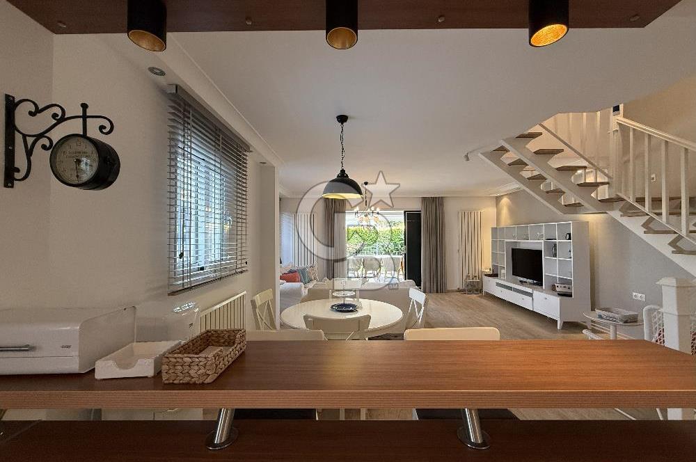 DENİZE 100 M ÇEŞME ILICA KÖŞE VİLLA/MÜSTAKİL HAVUZ & SİTE İÇİ