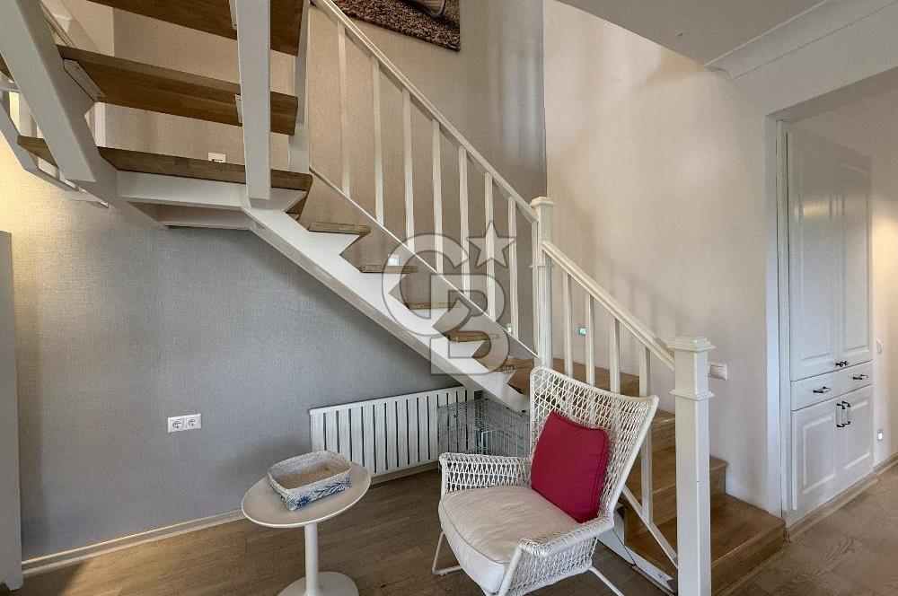 DENİZE 100 M ÇEŞME ILICA KÖŞE VİLLA/MÜSTAKİL HAVUZ & SİTE İÇİ