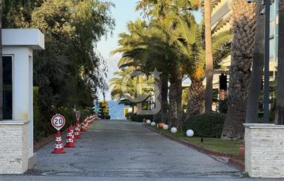 DENİZE 100 M ÇEŞME ILICA KÖŞE VİLLA/MÜSTAKİL HAVUZ & SİTE İÇİ