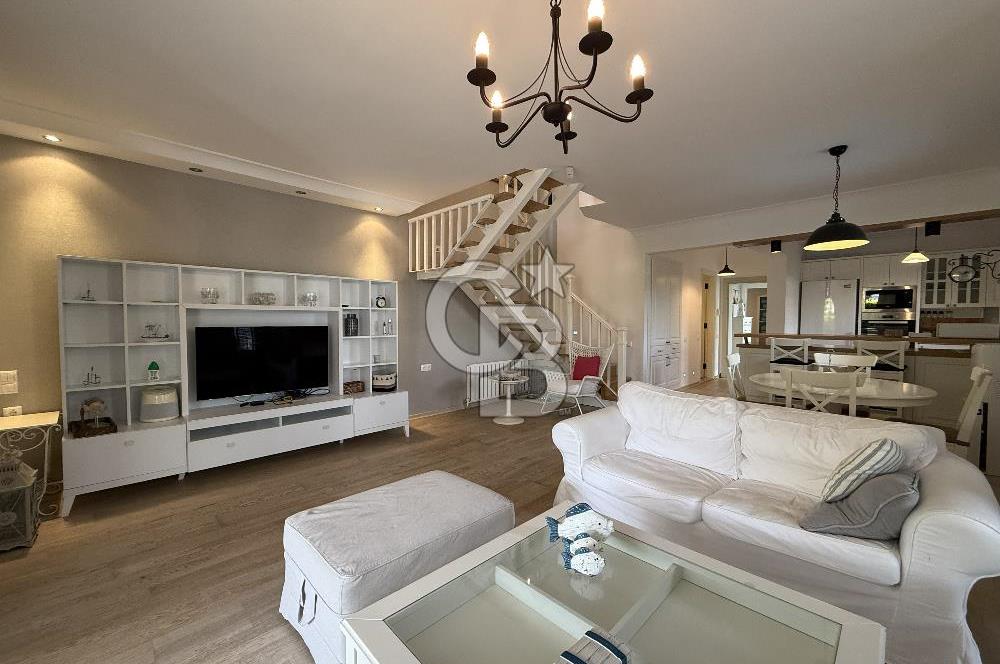 DENİZE 100 M ÇEŞME ILICA KÖŞE VİLLA/MÜSTAKİL HAVUZ & SİTE İÇİ