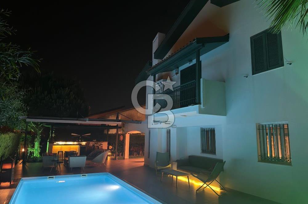 DENİZE 100 M ÇEŞME ILICA KÖŞE VİLLA/MÜSTAKİL HAVUZ & SİTE İÇİ